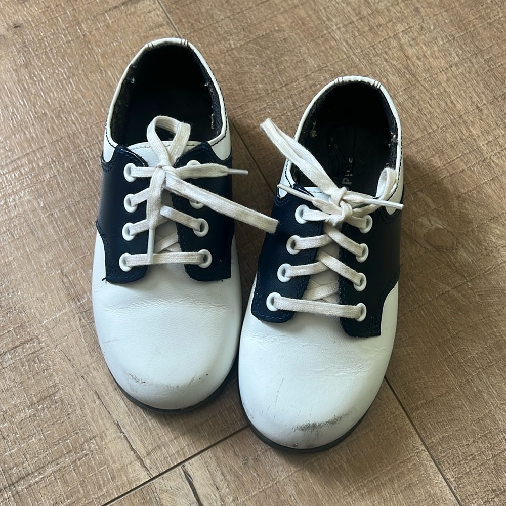 Girls saddle shoes